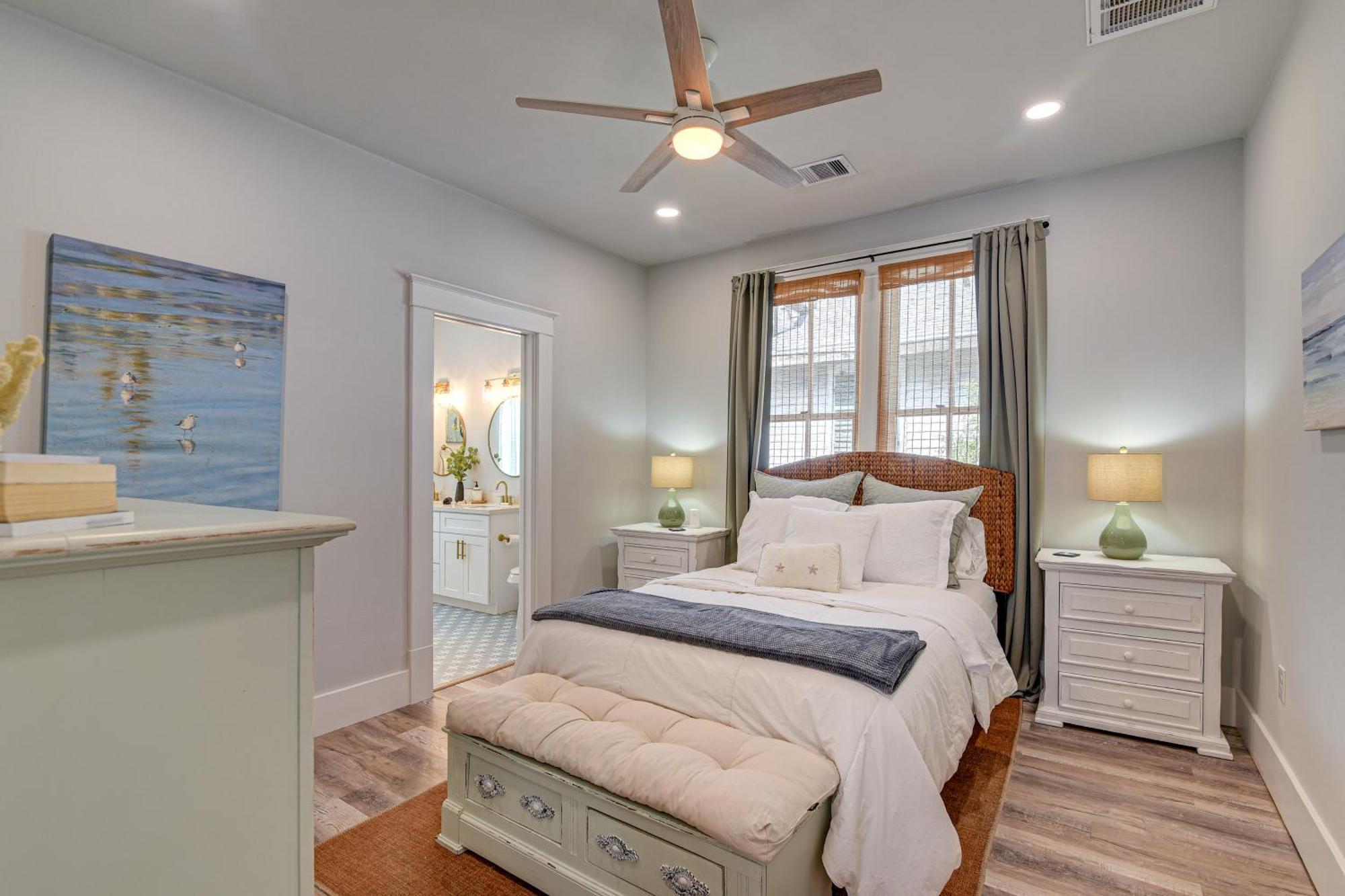 Walk To Galveston Beach Texas Home With Fenced Yard Екстер'єр фото