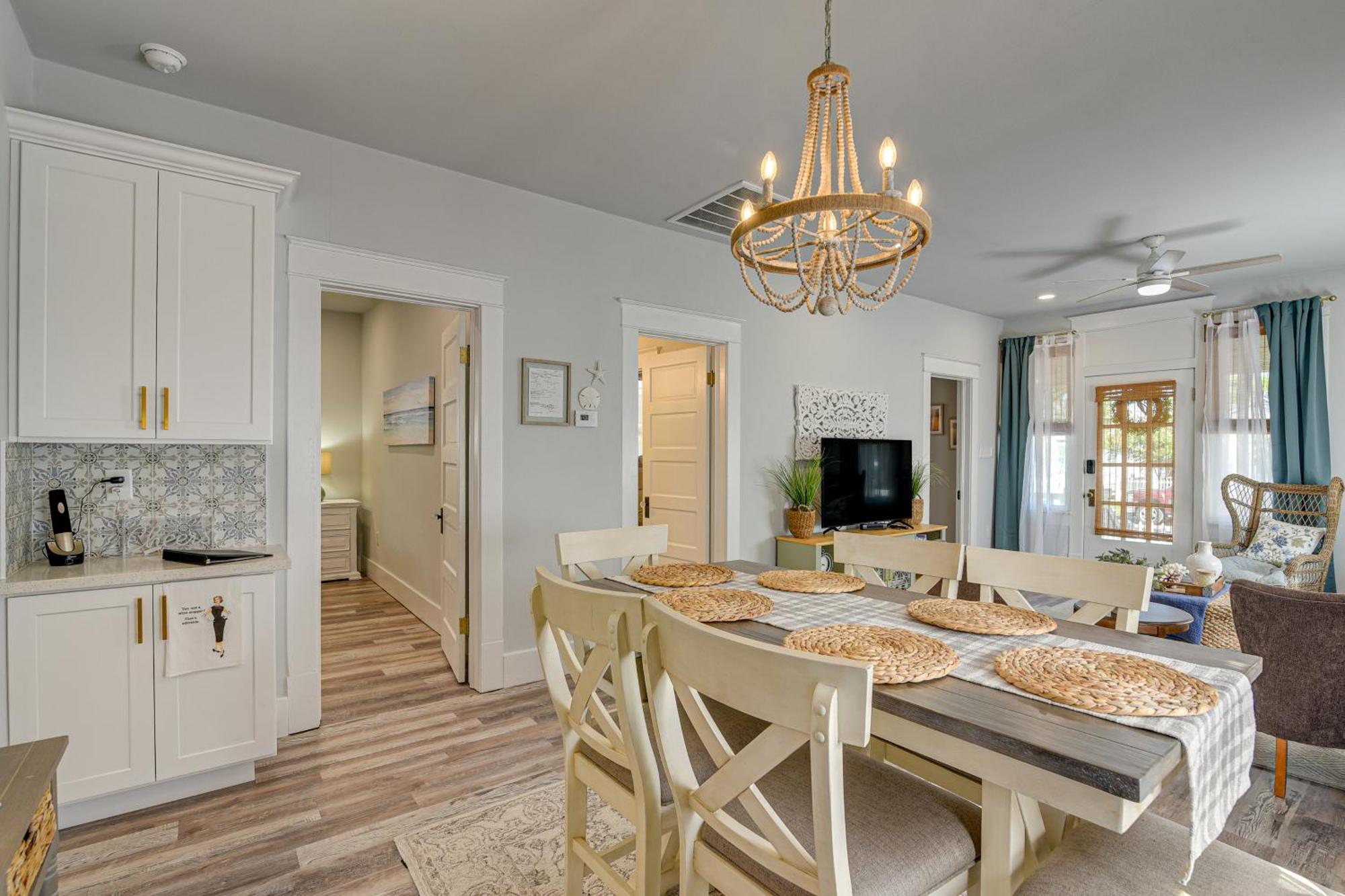 Walk To Galveston Beach Texas Home With Fenced Yard Екстер'єр фото