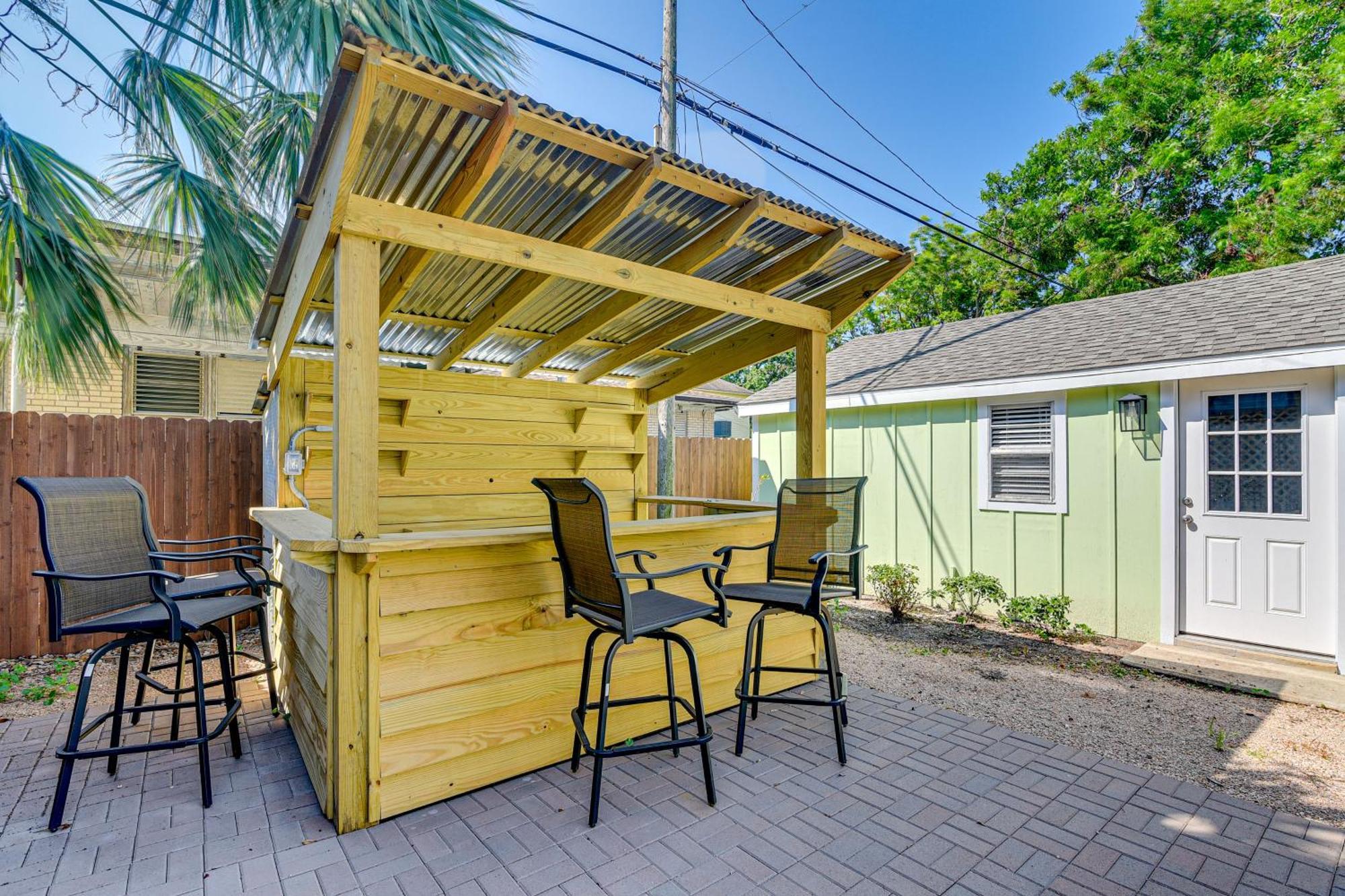 Walk To Galveston Beach Texas Home With Fenced Yard Екстер'єр фото