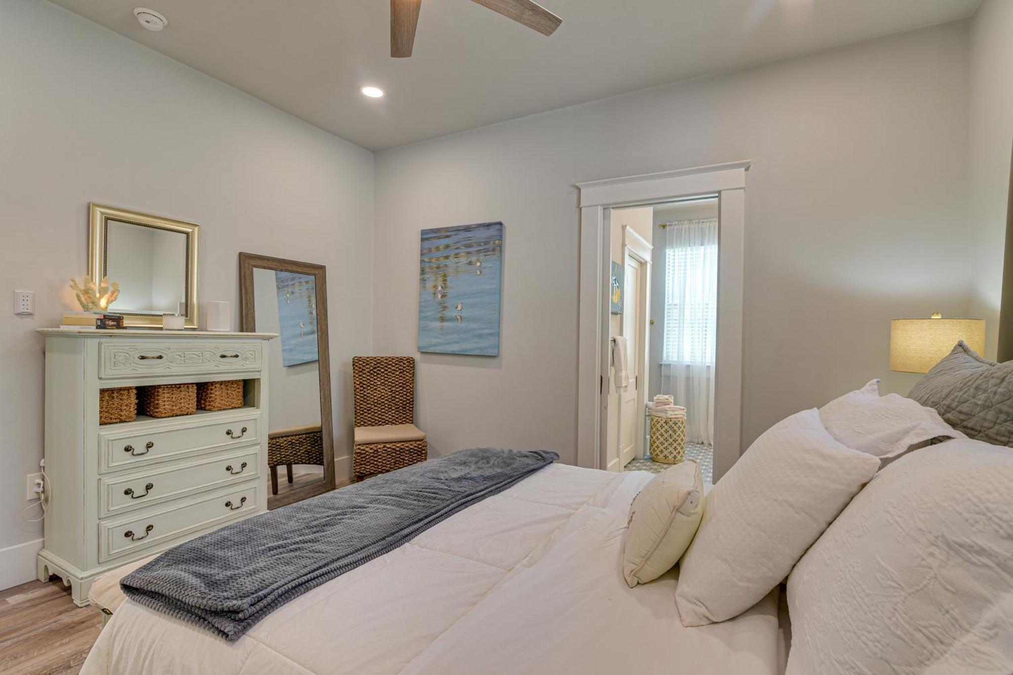 Walk To Galveston Beach Texas Home With Fenced Yard Екстер'єр фото