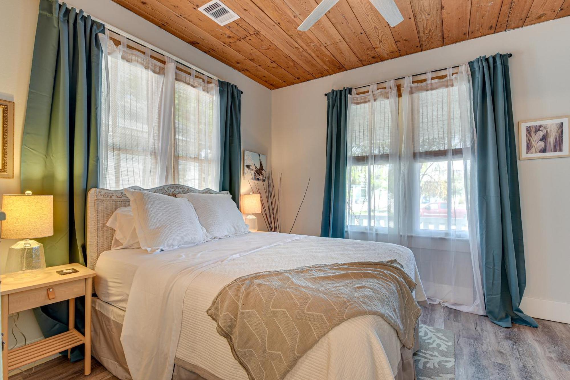 Walk To Galveston Beach Texas Home With Fenced Yard Екстер'єр фото