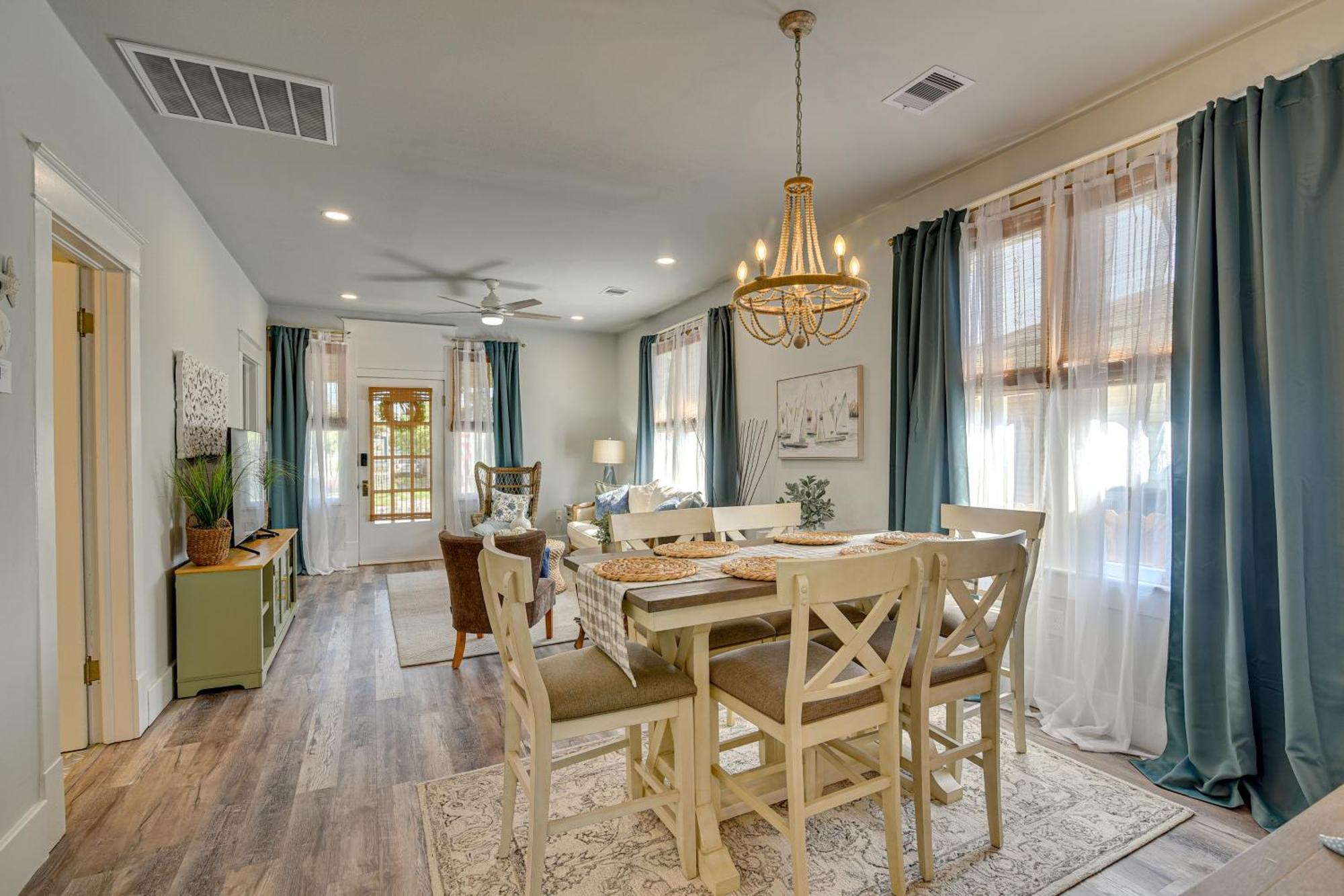 Walk To Galveston Beach Texas Home With Fenced Yard Екстер'єр фото