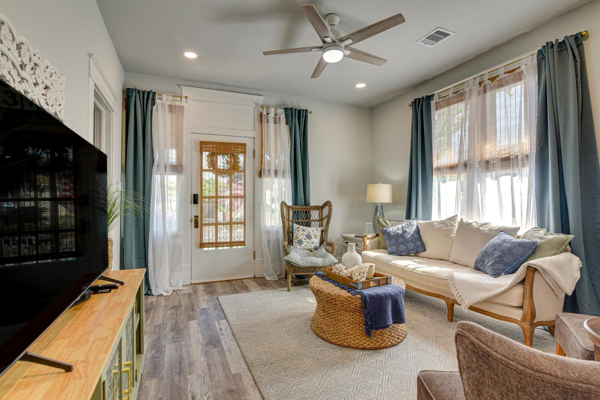 Walk To Galveston Beach Texas Home With Fenced Yard Екстер'єр фото